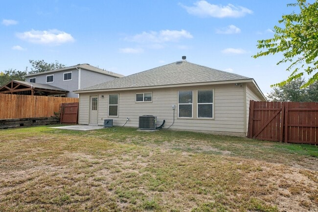 Building Photo - Charming Single-Story in Cibolo - Realtor Commission: $500