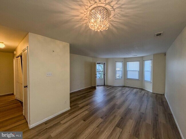 Building Photo - 38 Hopewell Ln