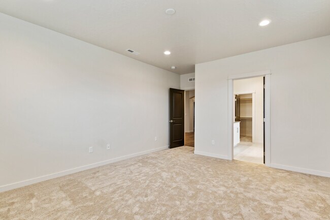 Building Photo - 7565 W Itasco Dr