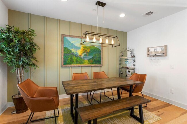 Building Photo - 7203 Bassett Ct