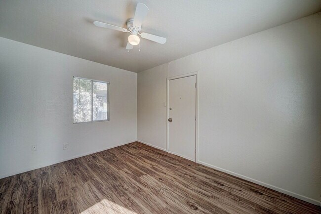 Building Photo - 9316 E Balsam Ave