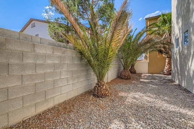 Building Photo - 9519 W Wooded Heights Ave