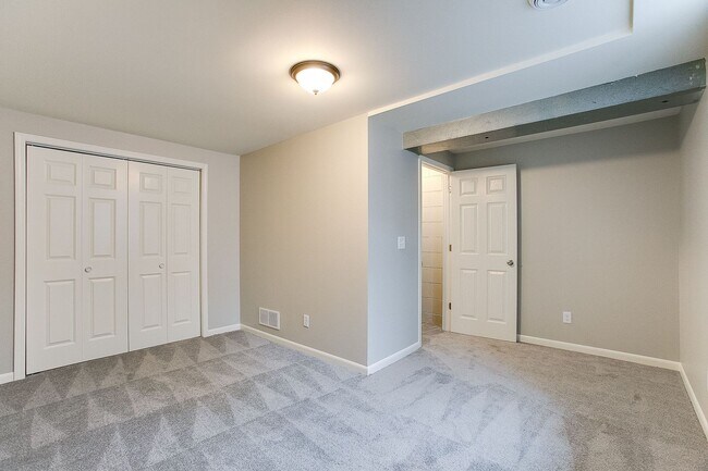 Building Photo - Updated 3 Bedroom Duplex in Battle Creek