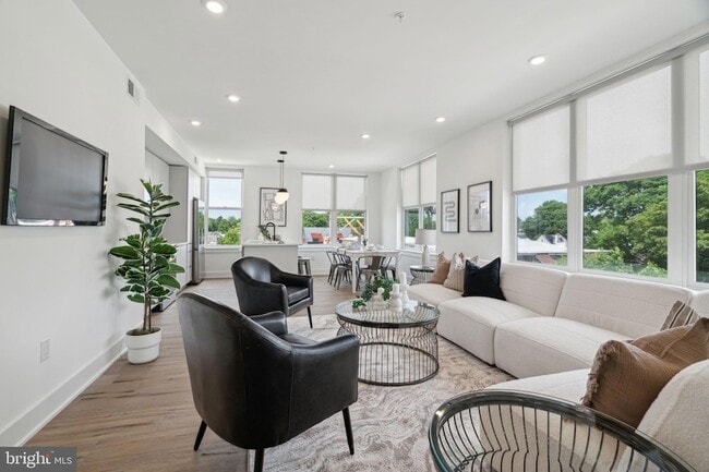 Building Photo - 139 W Chelten Ave