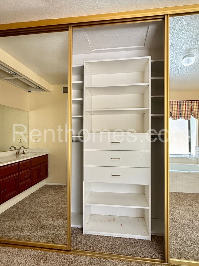 Building Photo - 10384 Barrywood Way