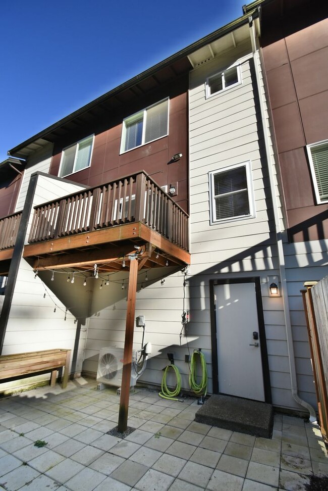 Building Photo - 3Bd/3Ba Lynnwood Townhouse