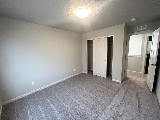 Building Photo - New 4 Bedroom North Plains Home!!!