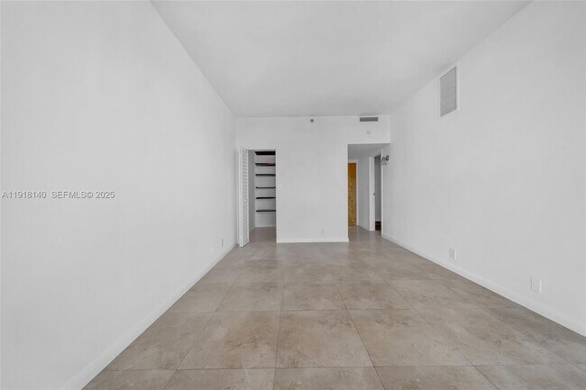 Building Photo - 7601 E Treasure Dr