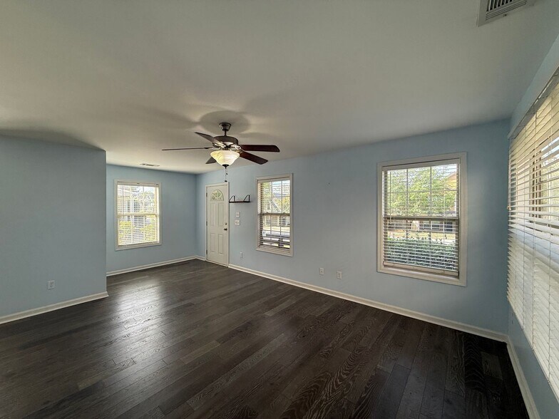 Building Photo - Cute 2 Story Home in Lundy Chase