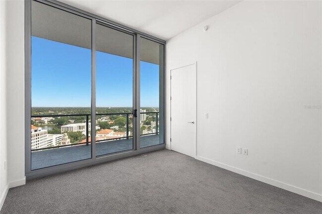 Building Photo - 400 Central Ave