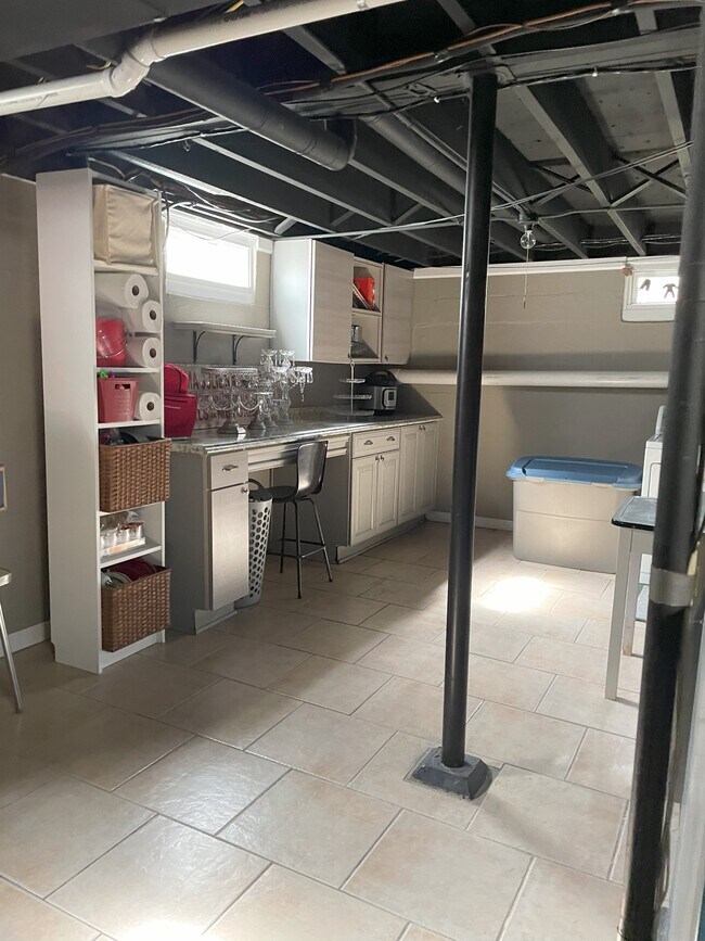 Building Photo - 2900 Oak Ave