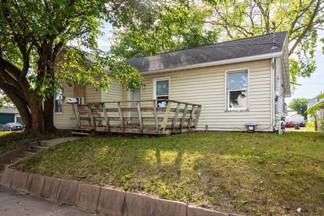 Building Photo - 603 10th St N