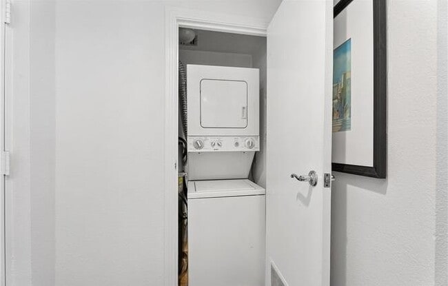 Building Photo - 700 E Ocean Blvd