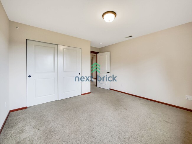 Building Photo - 4 Bed and 3 Bath Lake View Single-family H...