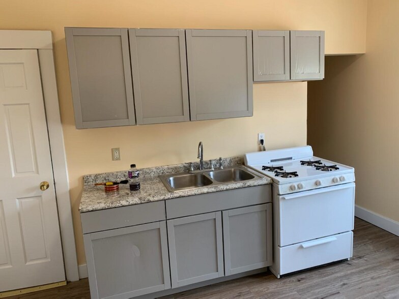 Building Photo - 2600 Elim Ave