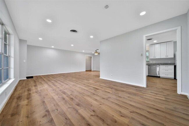 Building Photo - 3015 Peppermill Rd