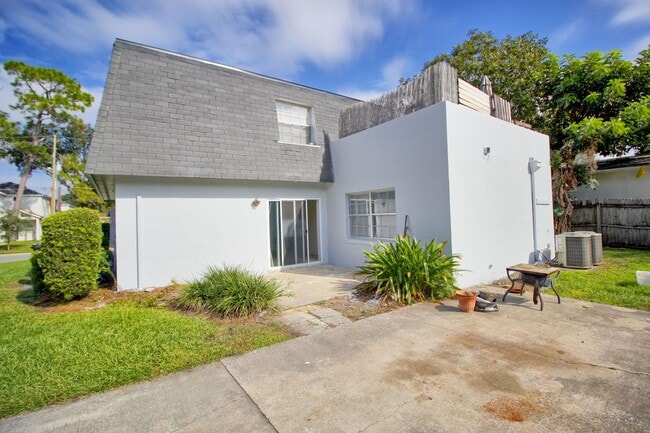 Building Photo - 1300 E Muriel St