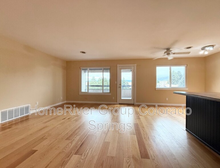 Building Photo - 6590 Delmonico Dr