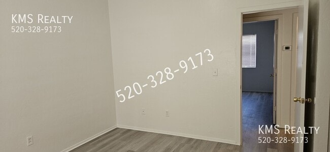 Building Photo - 1616 N Mohave Ave