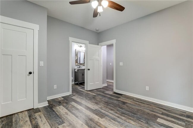 Building Photo - 623 Sweetwater Creek Dr