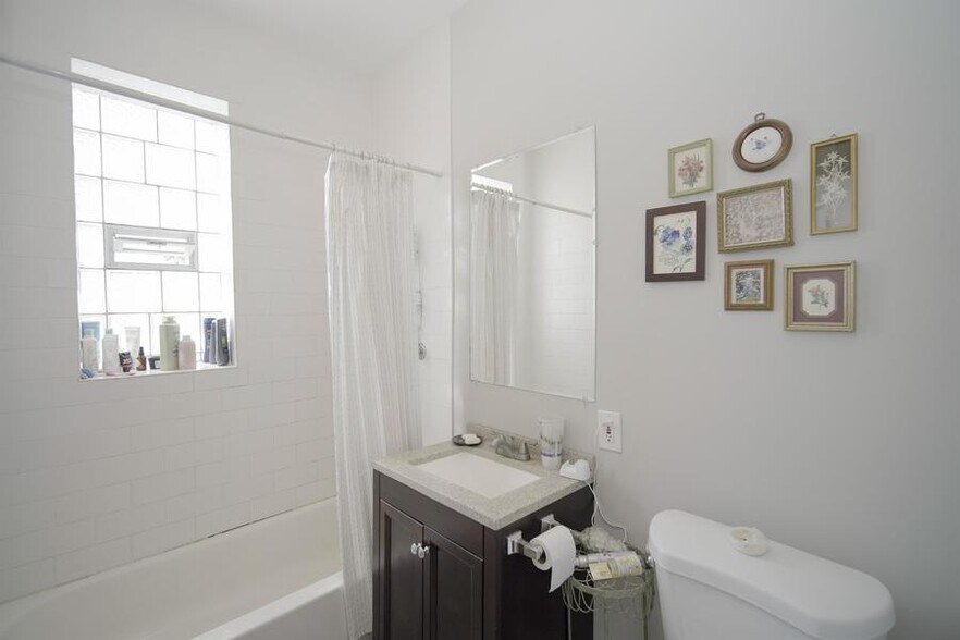 Building Photo - 1936 N Central Park Ave