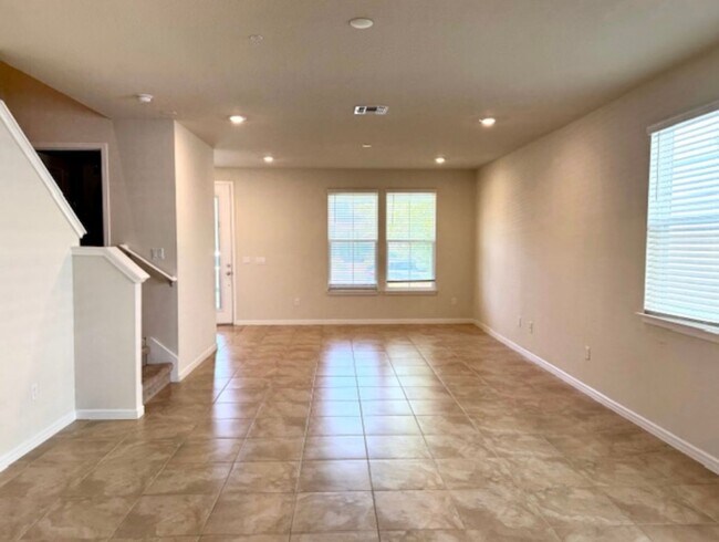 Building Photo - Isles of Lake Nona!! 3 Bedroom 2.5 Bathroom Townhome