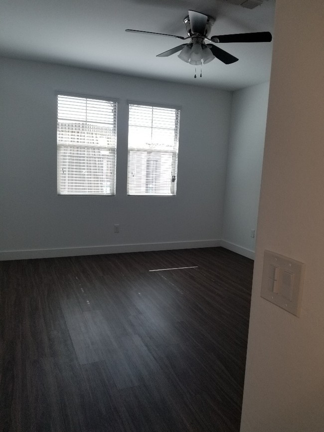 Building Photo - AMAZING TOWNHOME IN MCQUEEN AND OCOTILLO