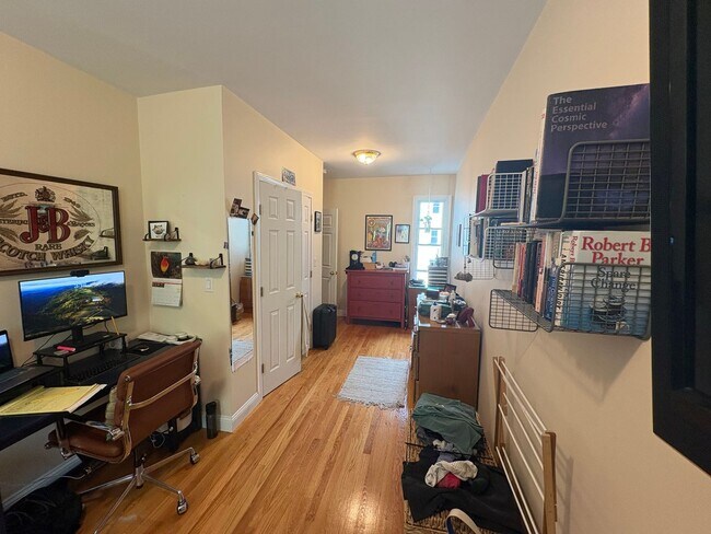 Building Photo - 2BR 1Bth unit. Water included. Great location!