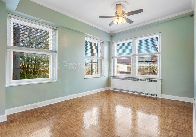 Building Photo - 212 E Clay St