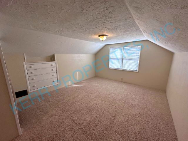 Building Photo - Charming 3-Bedroom Retreat in Milwaukie – Your Perfect 1294 Sq. Ft. Home Awaits!