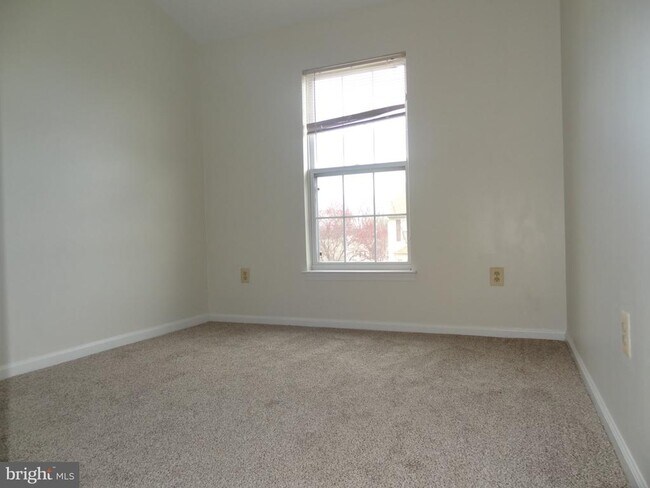 Building Photo - 836 Knob Ct