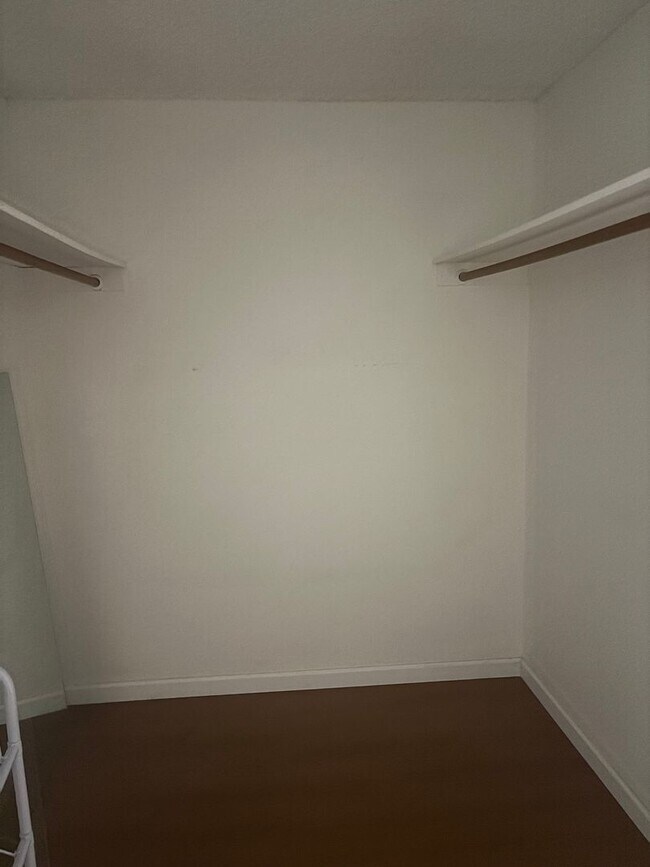 Building Photo - Spacious Upgraded Condo in The Keys – Waln...