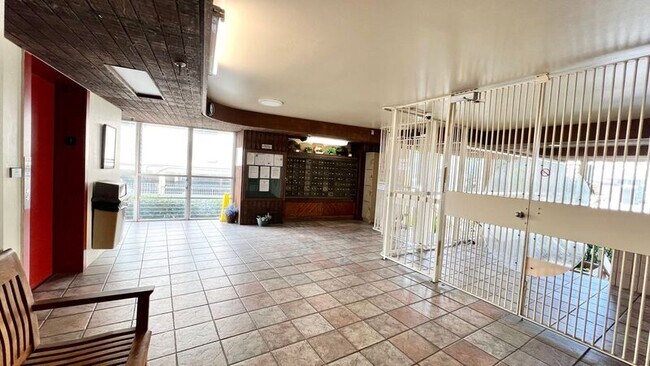 Building Photo - 1634 Nuuanu Ave