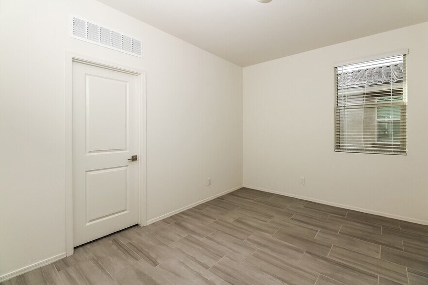 Building Photo - 13146 N Grayson Dr