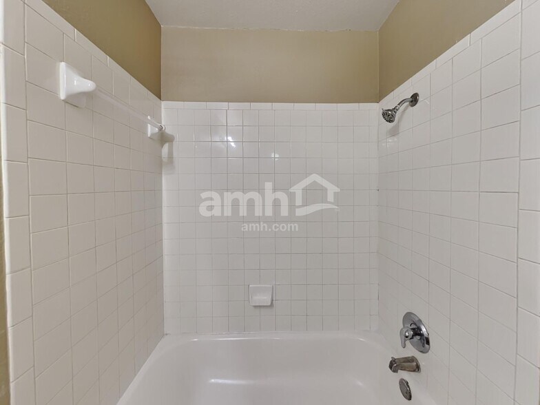 Building Photo - 255 Challenger