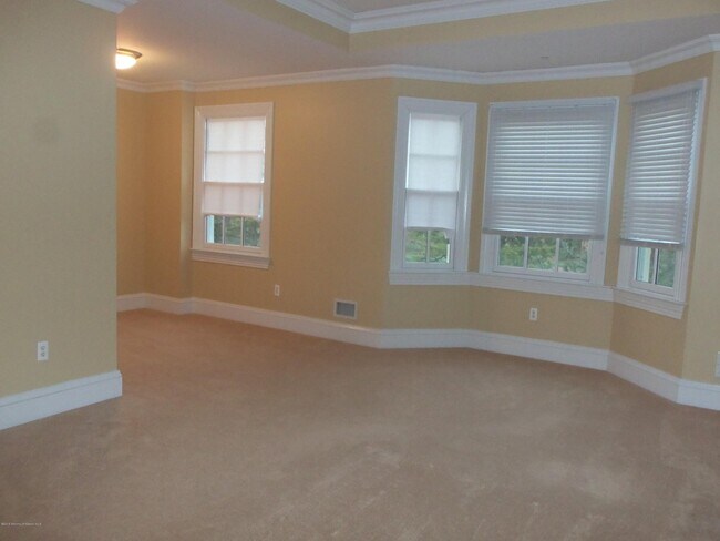 Building Photo - 1021 Oval Rd