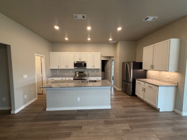Building Photo - Wonderful 4/2 In Bell Farms!