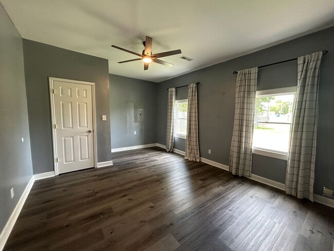 Building Photo - Charming 3 Bedroom, 1 Bath Home – 1,440 Sq...