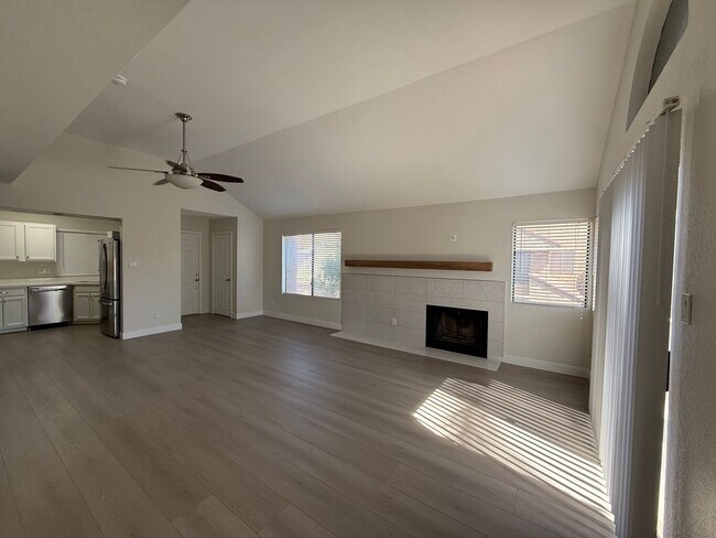 Building Photo - Tatum and Shea - Fully Remodeled Gated Condo that overlooks pool!