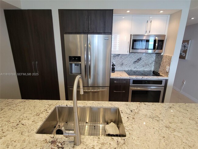 Building Photo - 1830 S Ocean Dr