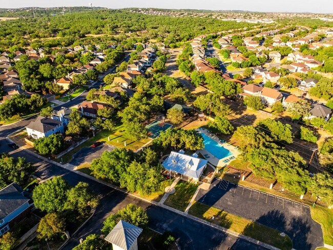 Building Photo - Gated Community - Resort Amenities