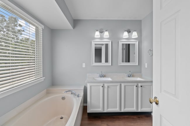 Building Photo - 665 Top Notch Ln