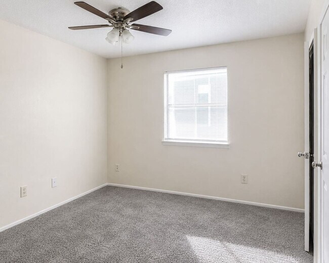 Building Photo - 1224 Westway Cir