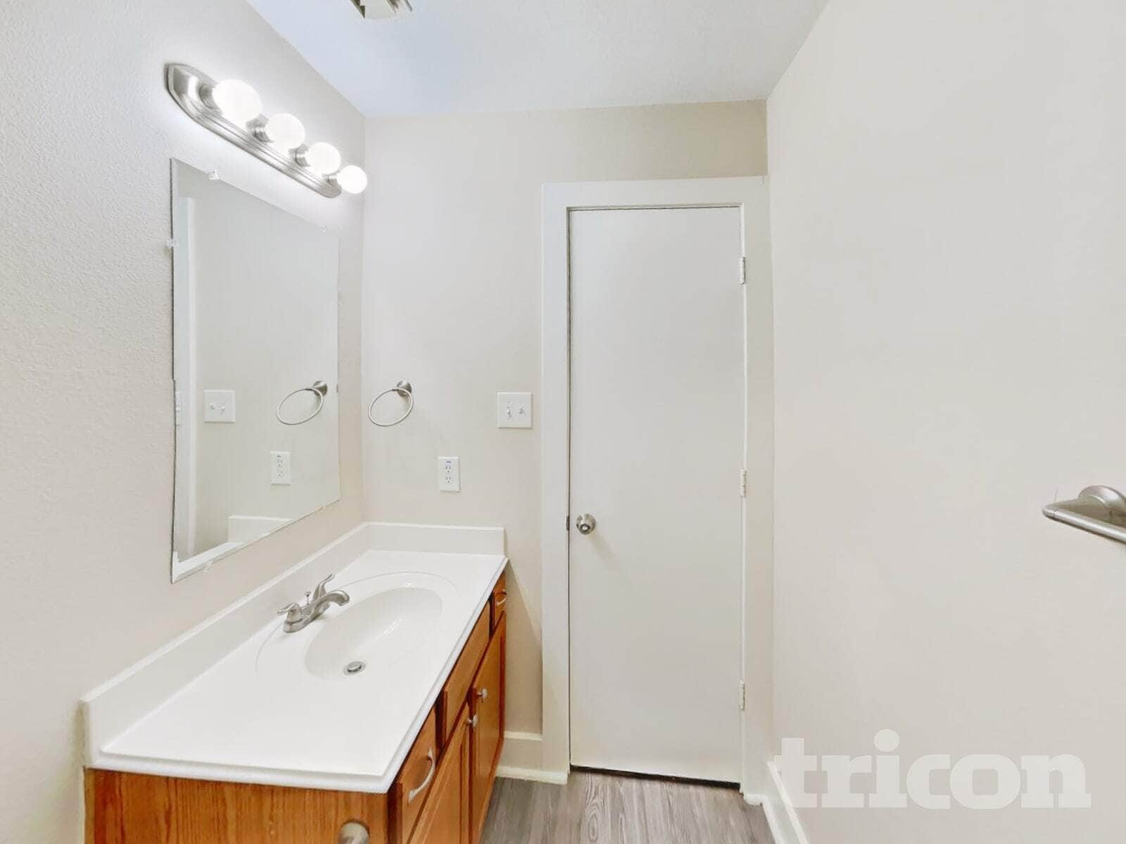 Building Photo - 823 Lightningbug Ln