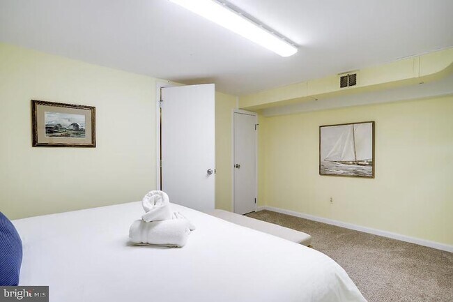 Building Photo - 9724 Admiralty Dr