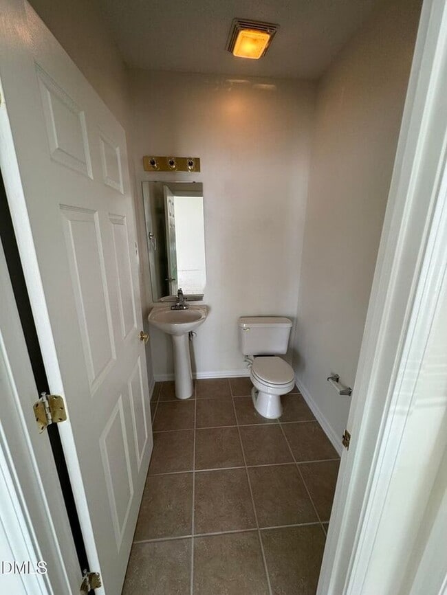 Building Photo - 1 Bed 1.5 Bath in Brier Creek! Available NOW!