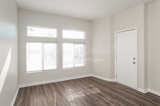 Building Photo - 3014 W 10th St