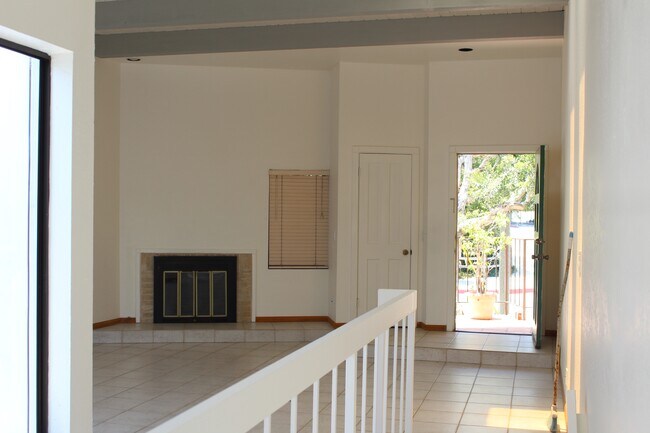 Building Photo - 6502 Dume Dr