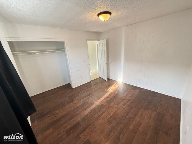 Building Photo - 306 W Pierce St