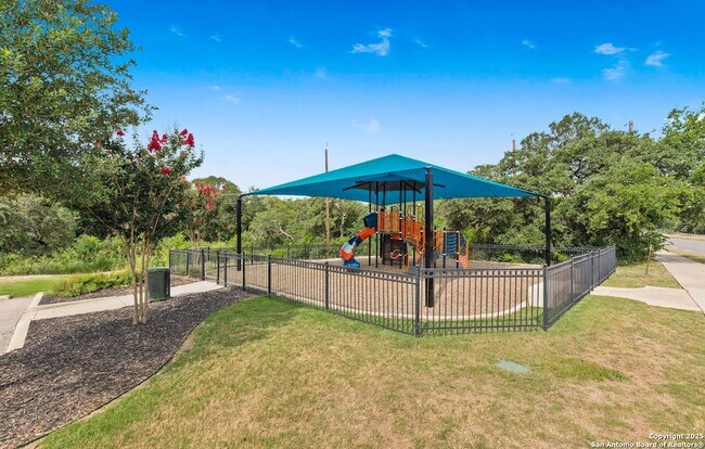 Building Photo - 2027 Sisyphus Vw